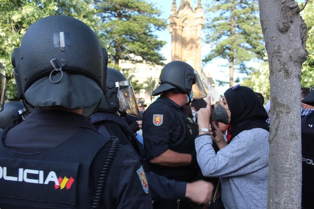 Intervención policial contra disturbios en Ceuta.