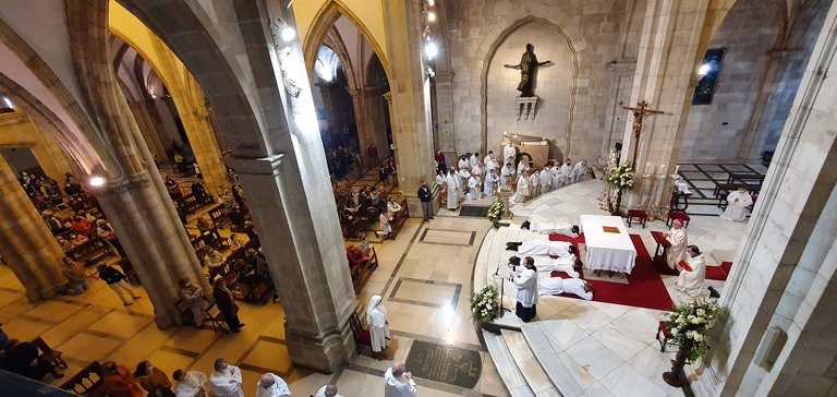 Ordenación de los cuatro nuevos diáconos en la catedral de Santander