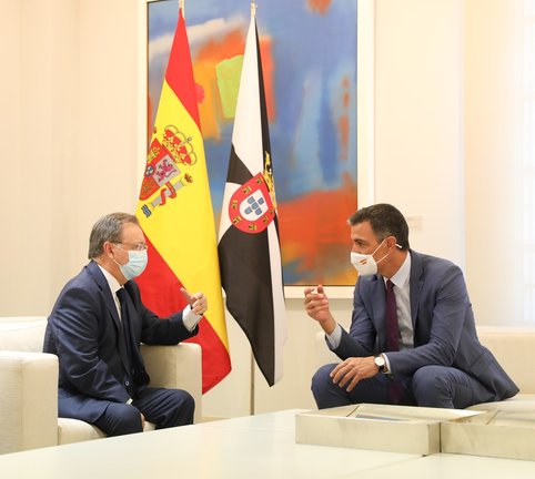 El presidente de la Ciudad Autónoma de Ceuta, Juan Jesús Vivas,durante su reunión con el presidente del Gobierno, Pedro Sánchez