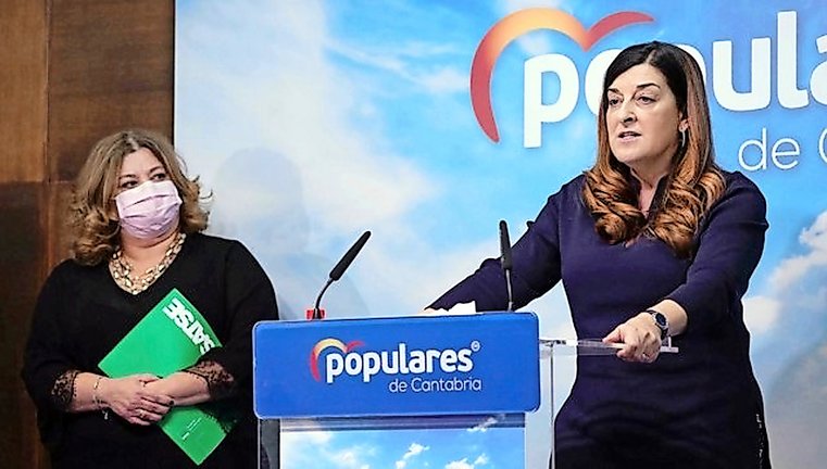 La presidenta
del PP en Cantabria, María
José Sáenz de
Buruaga junto
a la secretaría autonómica de Satse,
Ana Samperio, ha alertado de que la
sanidad pública en la región
está siendo
incapaz en
este momento de garantizar algo «tan
básico» como
el derecho a
la asistencia
sanitaria de
la población. /
alerta