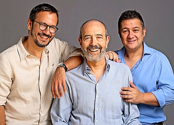 Foto del director de la obra "Los asquerosos", David Serrano, junto con los actores Miguel Rell??n y Secun de la Rosa cedida por la productora. EFE
