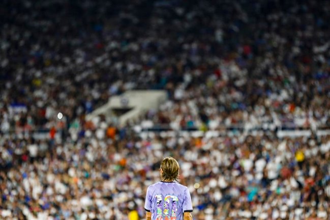 El centrocampista del Real Madrid Luka Modric reacciona durante la segunda parte del partido de pretemporada entre la Juventus F.C. y el Real Madrid en el Rose Bowl de Pasadena, California, Estados Unidos, el 30 de julio de 2022. (Estados Unidos) EFE/EPA/ETIENNE LAURENT