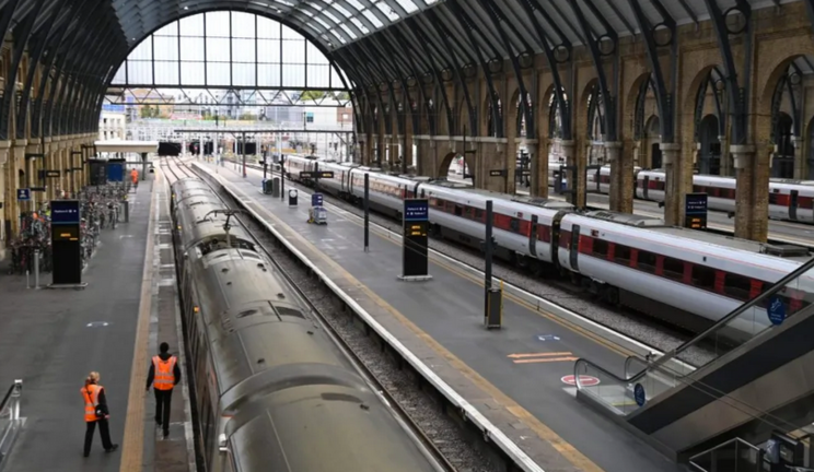 Estación de tren en Londres, en una imagen de archivo. EFE/EPA/Neil Hall