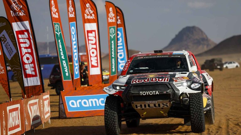 Nasser Al-Attiyah durante una etapa del Rally Dakar 2023 Europa Press