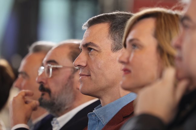 El presidente del Gobierno, Pedro Sánchez y el secretario general del PSOE Aragón, Javier Lambán. E.P. / Fabián Simón