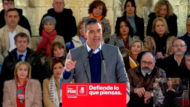 Pedro Sánchez ha tirado de inventiva para reescribir el pasado y presumir de que el ADN de los socialistas sea «gobernar en tiempos difíciles»