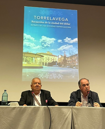 Manuel Crespo Gómez presenta su último libro 'Torrelavega. Recuerdos de la ciudad del dólar', junto a José Ramón Saiz.