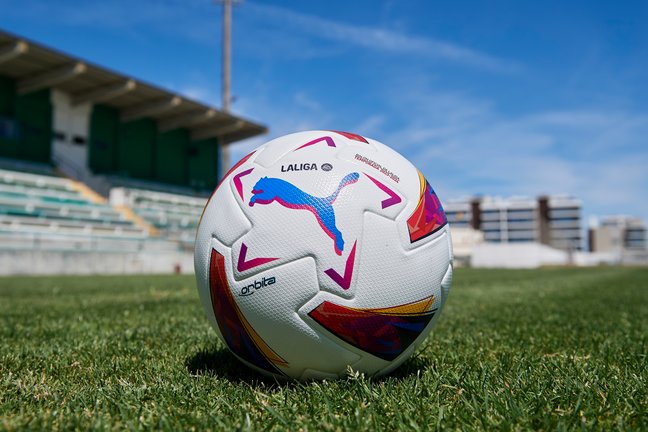Puma presenta el balón Órbita para la temporada 2023-24 de LaLiga. / EP