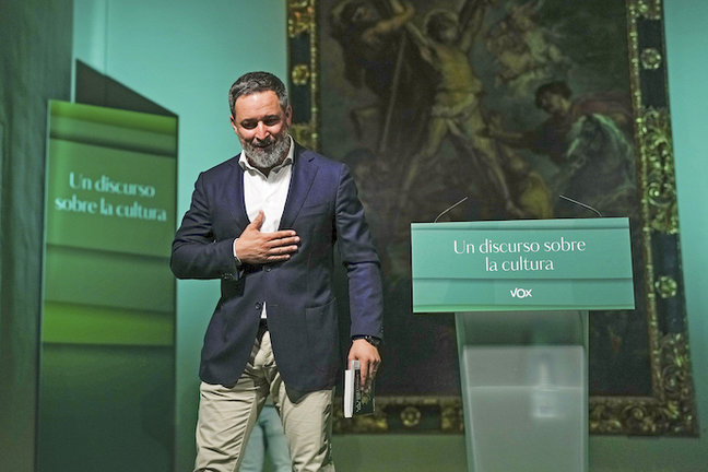 El lider de VOX, Santiago Abascal, aborda en un discurso la situación de la cultura en España en la Fundación Carlos de Amberes. EFE/Borja Sánchez Trillo
