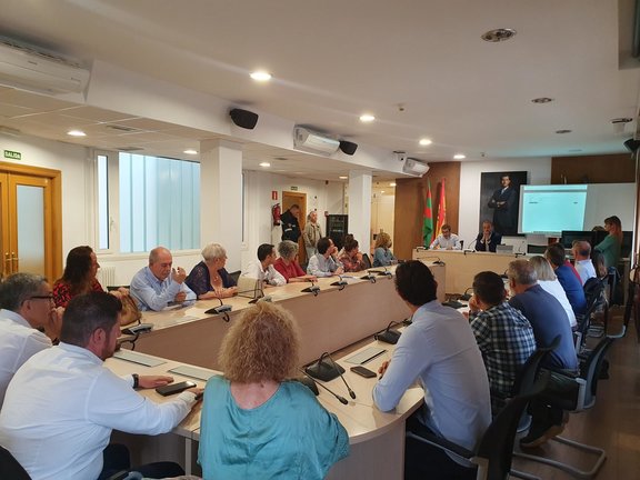 El Alcalde de Torrelavega, Javier lópez Estrada, y los diferentes concejales en el Pleno de la Corporación./ ALERTA