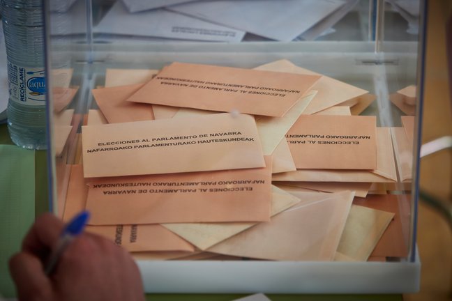 Urna con votos en un colegio electoral. / ALERTA
