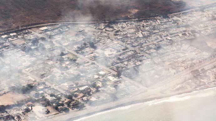 Vista aérea de los edificios dañados en Lahaina, Hawái, como consecuencia de un gran incendio forestal. EFE/CARTER BARTO
