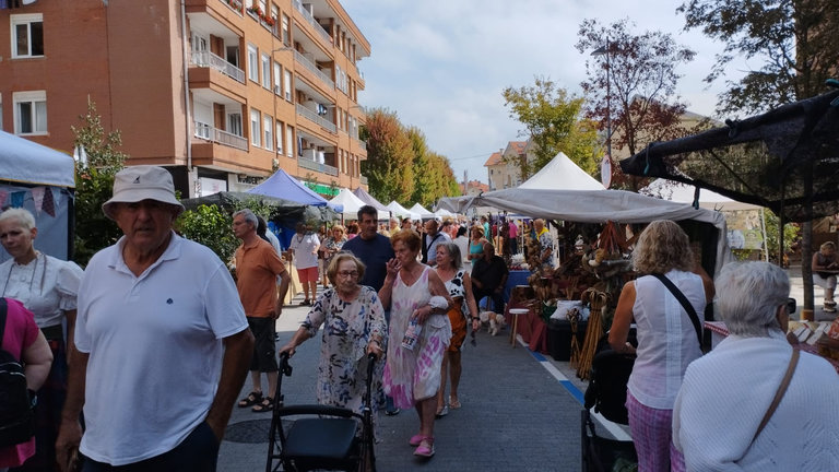 Mercado de proximidad en la Feria Nacional Del Tomate Antiguo de Bazana. / Alerta