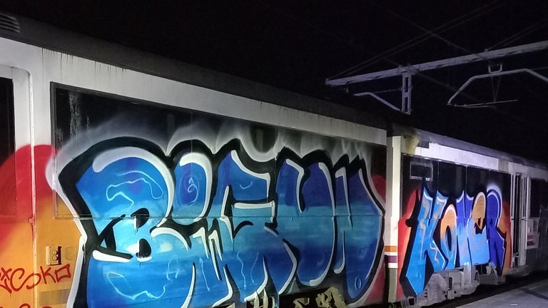 Grafitis en un tren. / ALERTA
