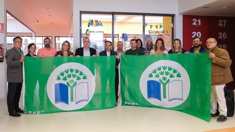 Entrega de la Bandera Verde de la ADEAC a las guarderías municipales de Piélagos y a la Escuela Infantil de Miengo en el marco del Programa de Ecoescuelas. / EP