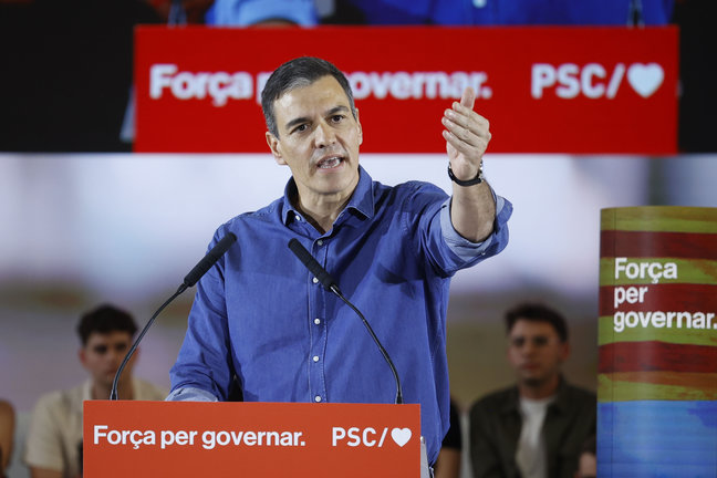 El presidente del Gobierno, Pedro Sánchez, interviene durante un mitin del PSC. / Kike Rincón