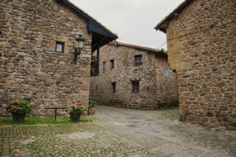 Conjunto de casas en Cantabria. / A.S.