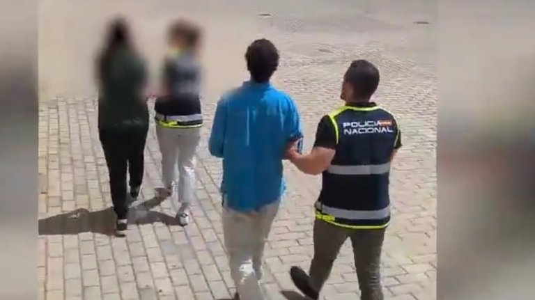 Momento de la detención. Captura del vídeo de la Policía Nacional