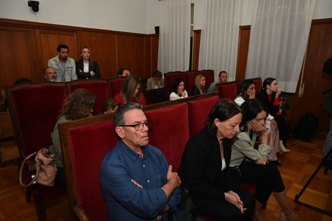 La familia de Manuela Chavero escucha el veredicto del jurado. Andrés Rodríguez
