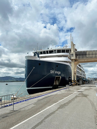 Fotografía del crucero de lujo SH Vega, en el Puerto de Santander. / Alerta