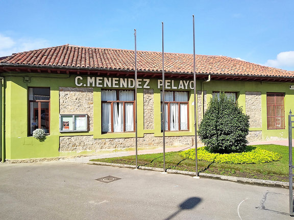 Fotografía de archivo del colegio Menéndez Pelayo en Torrelavega. / Alerta