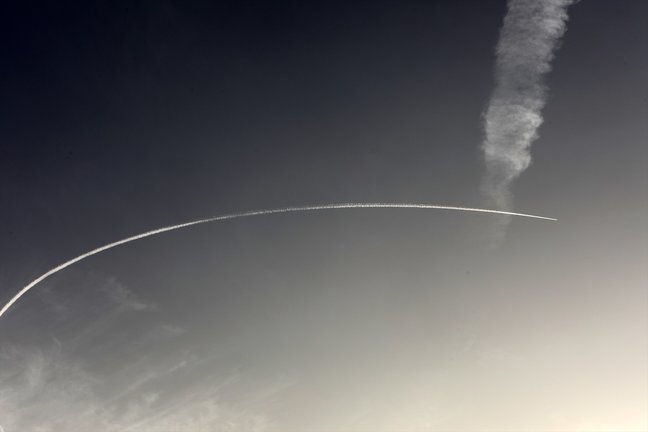Vista de un misil en el aire. Abed Rahim Khatib / Archivo