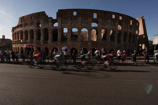 El giro a su paso por el Coliseo. / Giro de Italia