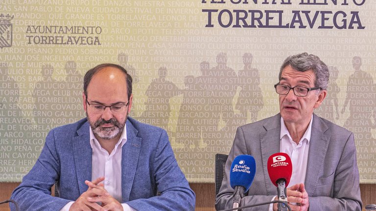 El concejal de Hacienda, Pedro Pérez Noriega y el cncejal de Obras, José luis Urraca. / Alerta