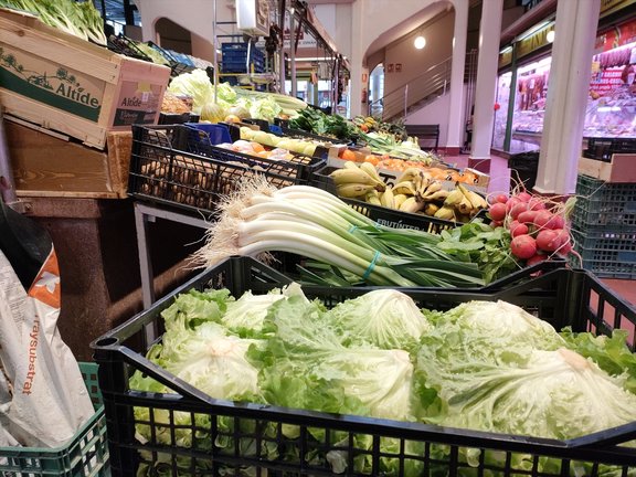 Varias verduras y hortalizas en un puesto en un mercado de abastos. EP / Archivo