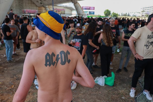 Colas para el primer concierto de AC/DC en el estadio olímpico de Sevilla. Rocío Ruz
