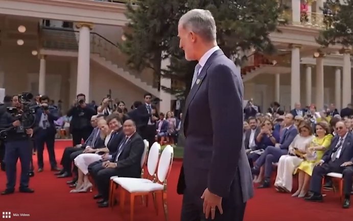 El Rey Felipe VI saluda a mandatarios, incluido Javier Milei, durante la toma de posesión de Nayib Bukele. / Presidencia de El Salvador
