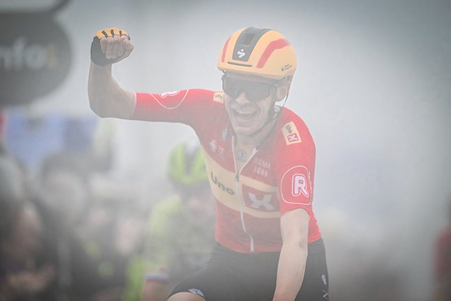 El ciclista danés Magnus Cort Nielsen ganó la segunda etapa del Critérium du Dauphiné con un final en alto con niebla densa. / DAUPHINE