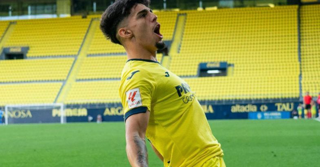 Víctor Moreno celebra su gol ante el Racing. / Villarreal