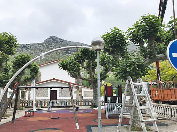 Parque infantil de Oriñón donde se están llevando a cabo las obras. / Alerta