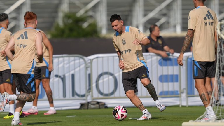 Leo Messi durante un entrenamiento con la Selección. / Selección argentina
