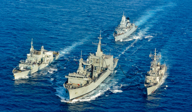 Buque de Aprovisionamiento de Combate "Cantabria" (A-15), realizando aprovisionamiento triple. / Armada española