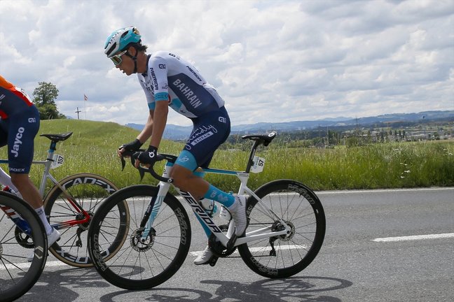 El ciclista noruego Torstein Træen (Bahrain-Victorious) ganó este miércoles la cuarta etapa del Tour de Suiza, disputada entre Rüschlikon y Gotthard Pass sobre 171 kilómetros. / @SPRINTCYCLING
