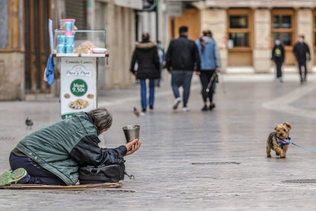 Una persona sin hogar en Málaga. — Lorenzo Carnero / EUROPA PRESS