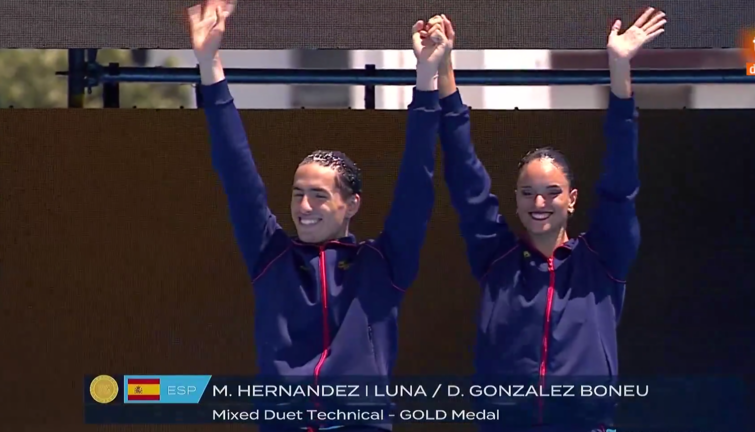 Dennis González y Mireia Hernández suben al podio. / RED X