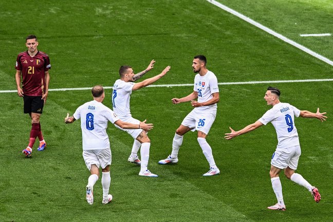 EL delantero Ivan Schranz (Eslovaquia) celebra un gol ante Bélgica en la EURO 2024. / Swen Pförtner