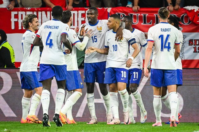 Los jugadores de Francia celebran el gol del partido. /  Matthieu Mirville