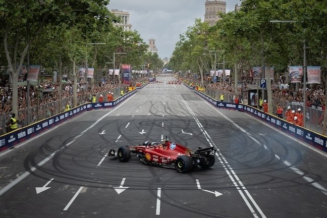 El piloto de F1 Carlos Sainz durante la celebración del Formula 1 Live Barcelona Road Show, en el Paseo de Gràcia, a 19 de junio de 2024, en Barcelona, Catalunya (España). Se trata de una exhibición de monoplazas del Mundial de Fórmula 1, en el marco del - David Zorrakino - Europa Press