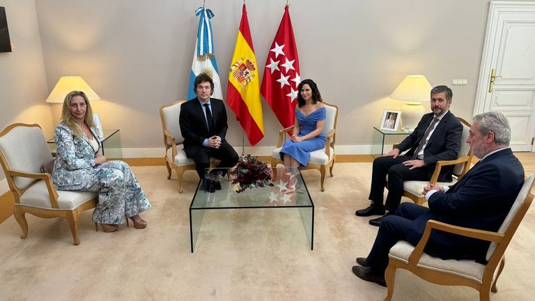 El Presidente Javier Milei y la Secretaria General de la Presidencia, Karina Milei, mantuvieron una reunión con la Presidente de la Comunidad de Madrid, Isabel Díaz Ayuso.