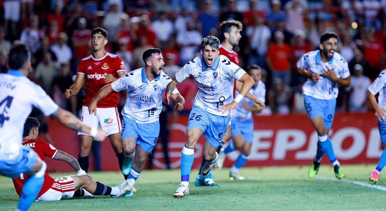 Los jugadores del Málaga celebran el gol de la victoria. / Málaga CF