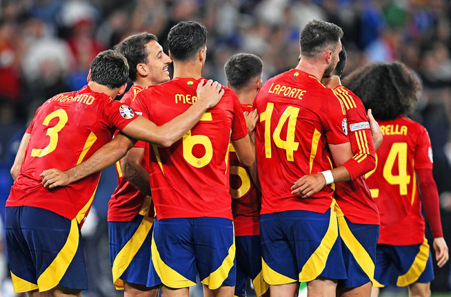 Los jugadores de España celebran un gol ante Italia. / 
David Inderlied/dpa