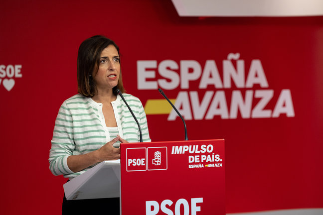 La portavoz del PSOE, Esther Peña, en una rueda de prensa en la sede nacional del partido. / Alerta