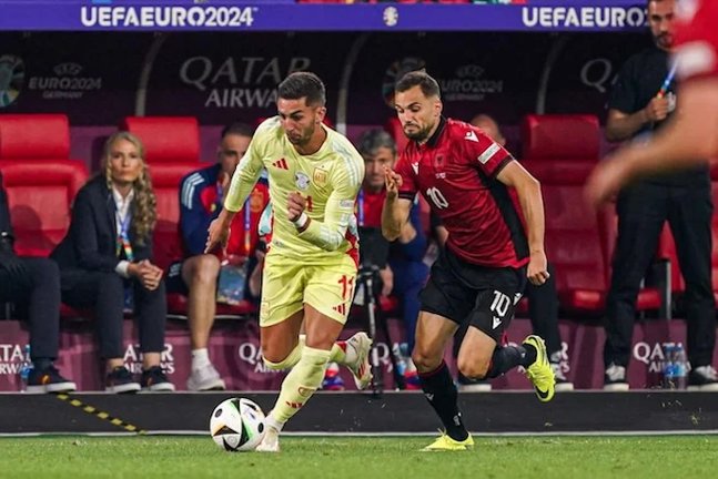 España logra tres victorias de tres en el Grupo B y gana el grupo. Albania finaliza el torneo con un punto y queda eliminada.