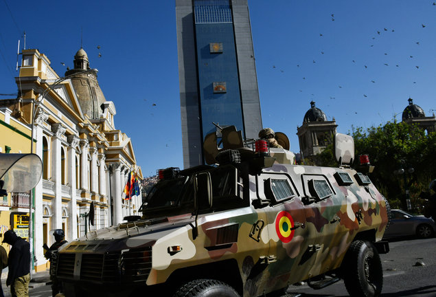 Imagen de archivo de un vehículo militar en Bolivia. / A.E.