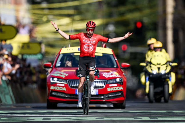 Kevin Vauquelin celebra la victoria de etapa en el Tour. / Tour de Francia