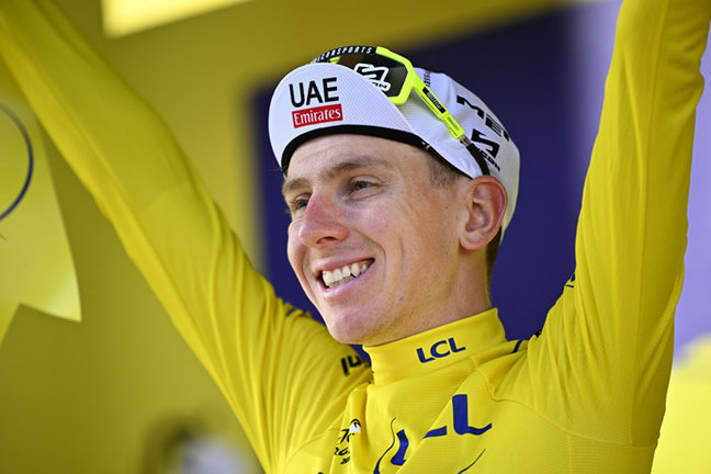 El ciclista esloveno Tadej Pogacar con el maillot amarillo de líder del Tour de Francia. / Jasper Jacobs